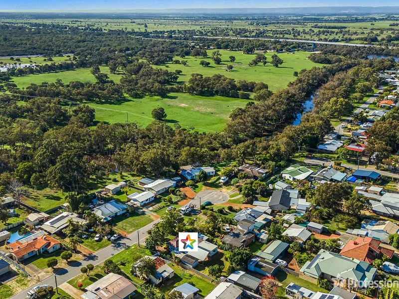 COUNTRY CHARM SURROUNDED BY THE MURRAY RIVER