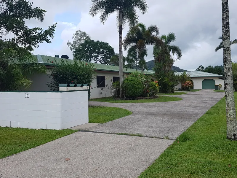 LOVELY TWO BEDROOM UNIT IN THE HEART OF MOSSMAN