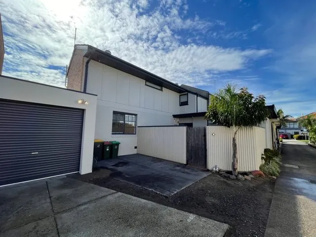 SPACIOUS TOWNHOUSE