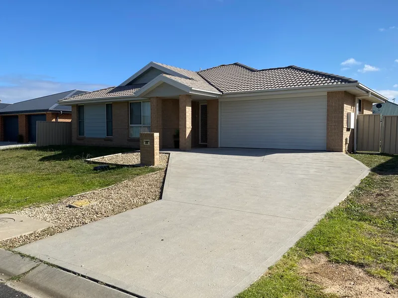UNDER APPLICATION Bungendore Family Home