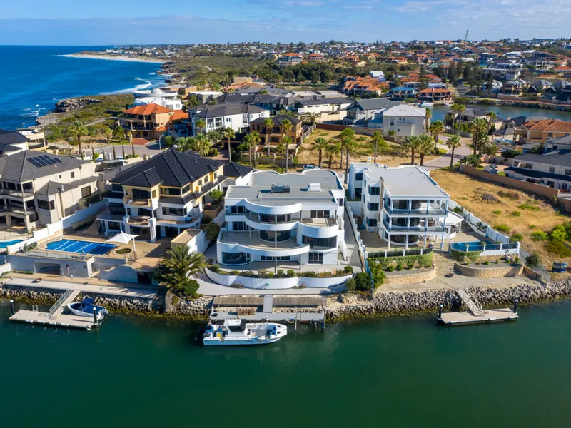 UNDER OFFER BY TEAM CLOVER AND MARTIN