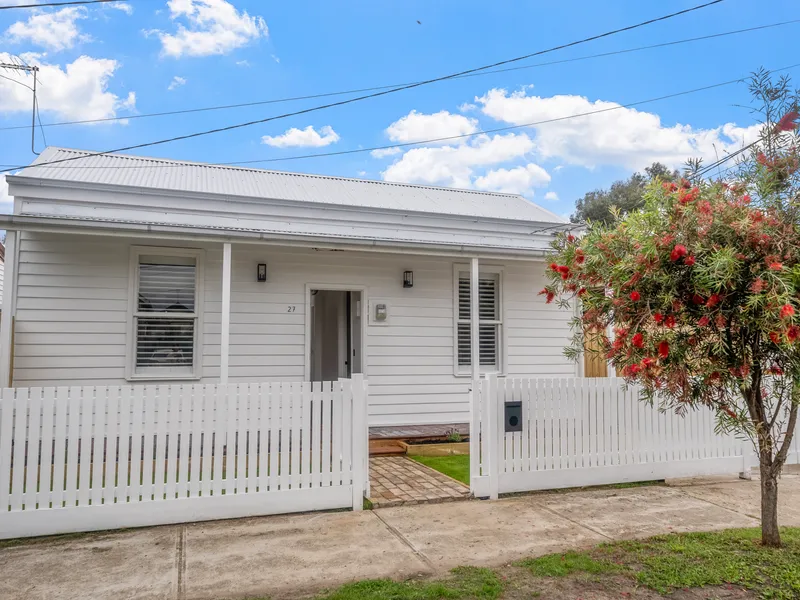 Chic Family Cottage In Sought-After Yarraville