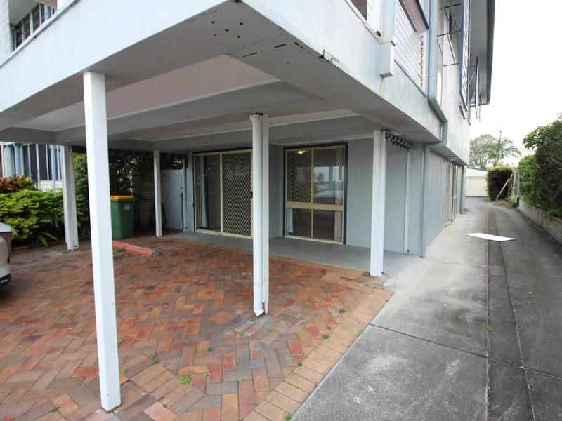 Neat & Tidy Unit With Water Views From Your Loungeroom!