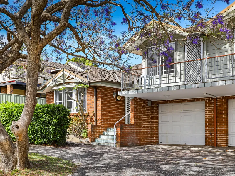 Spacious Villa & Caroline Bay Location