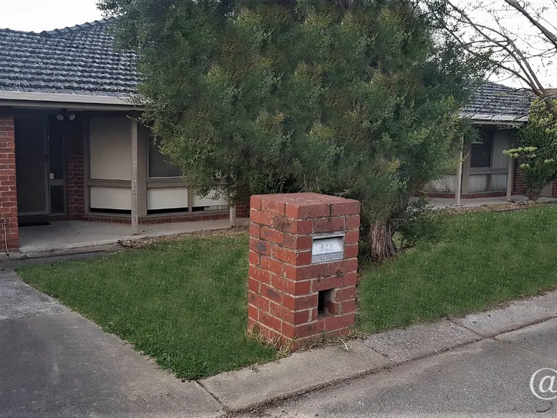 Modern Living, 5 minutes’ walk to The Glen and Schools
