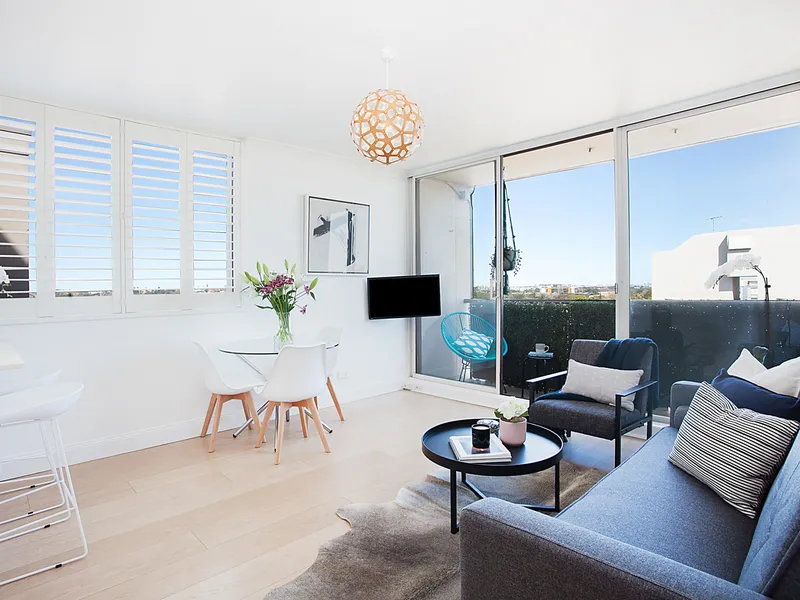 Sun soaked top floor park side apartment