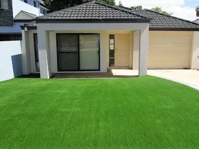 Modern Home with Double Bathroom and Garage!