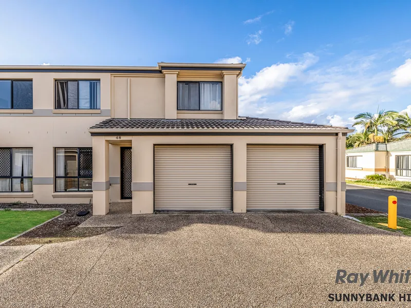 LARGE MODERN TOWNHOUSE WITH CONVENIENCE