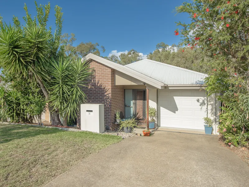 LOW MAINTENANCE LIVING…CONVENIENT POSITION CLOSE TO THE SCHOOL…INTERSTATE OWNER WANTS OUT