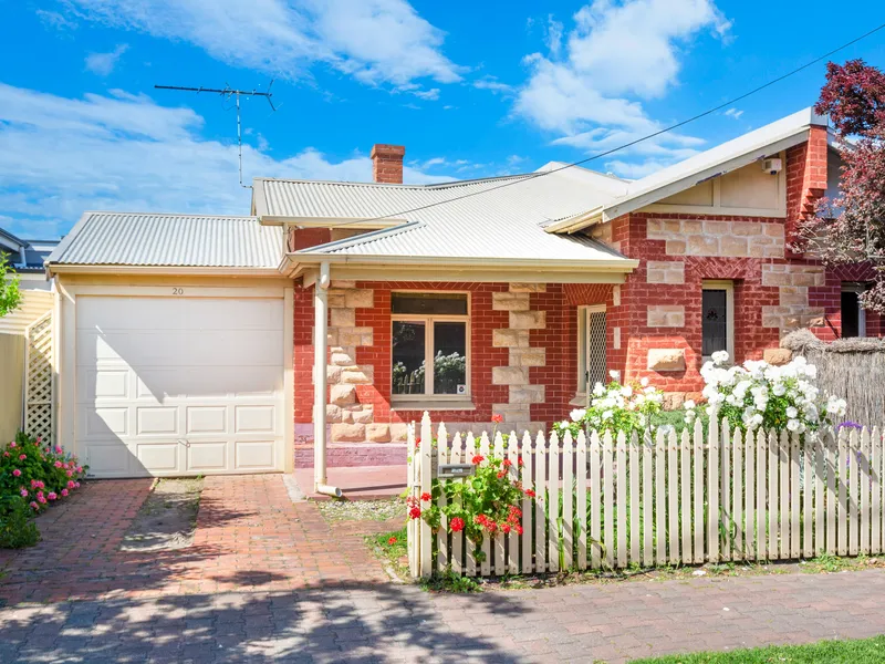 Charming Character Cottage A Stones Throw From The Beach
