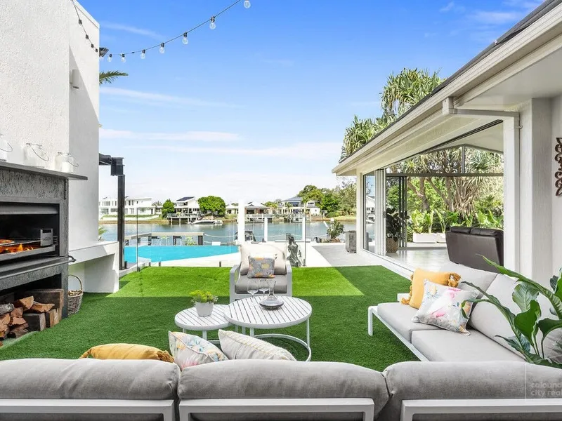 EVERYDAY WILL FEEL LIKE A HOLIDAY