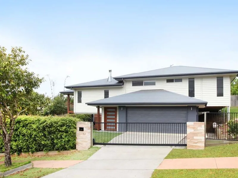 Contemporary Home in Stunning Location!