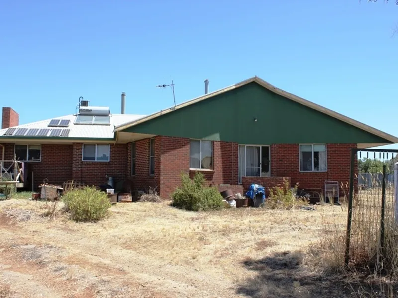 Huge 7000 sqm block Unique Home -  solar powered