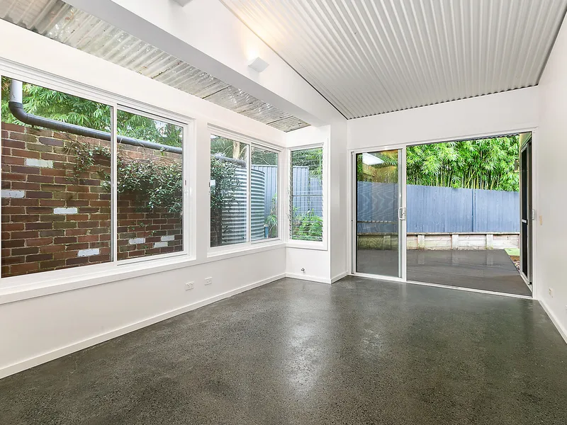 Modern Garden Apartment in Convenient Location