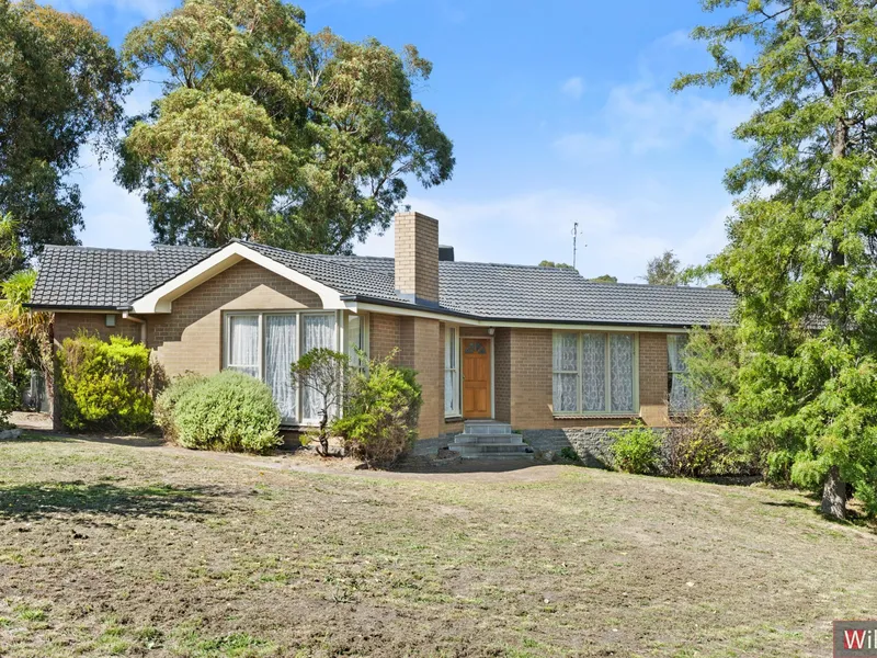 LARGE FAMILY HOME - MOUNT CLEAR