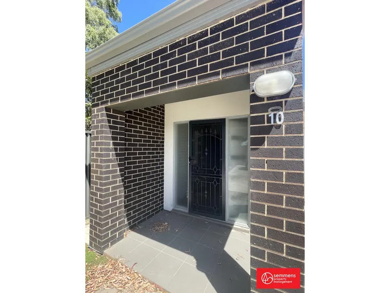 BEAUTIFULLY PRESENTED HOME - EASY ACCCESS INTO CBD - QUIET LOCATION
