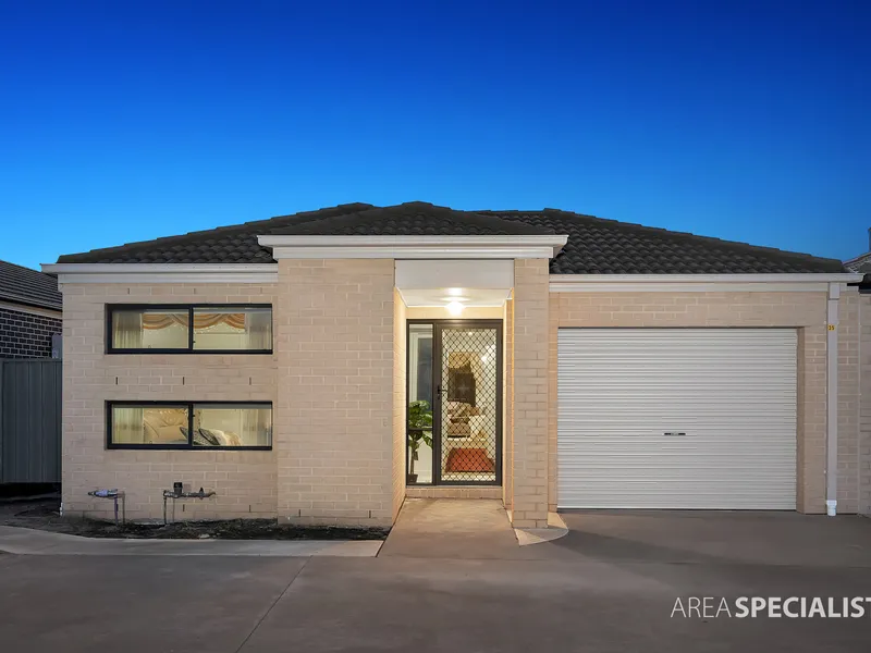 Compact and Beautiful Residence in the heart of Cranbourne North!!