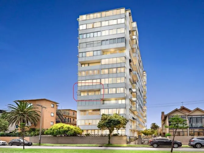 ICONIC BAYSIDE LIVING WITH UNINTERRUPTED OCEAN VIEWS...Now a Strata Title!
