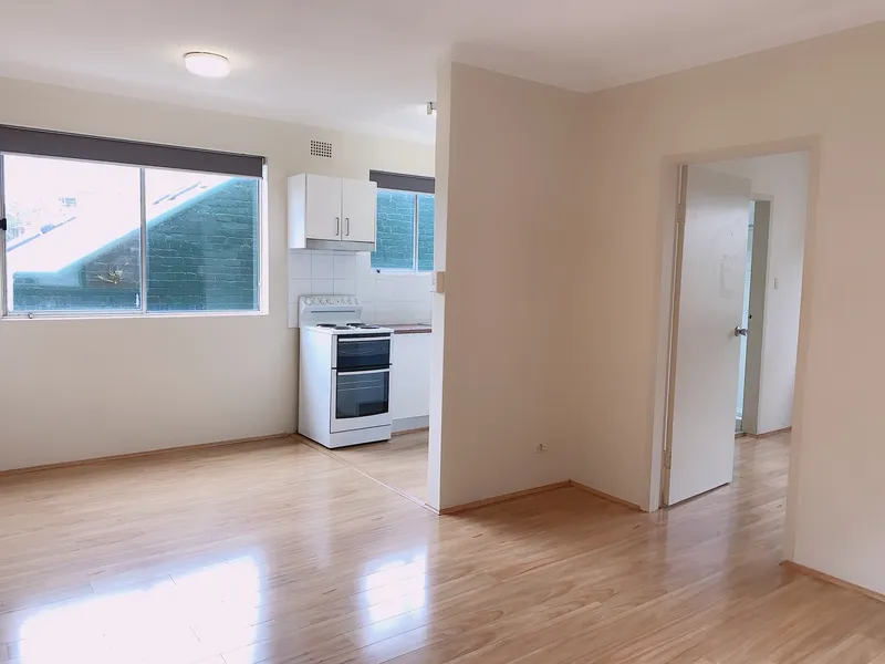 AFFORDABLE 1 BEDROOM APARTMENT WITH PARKING