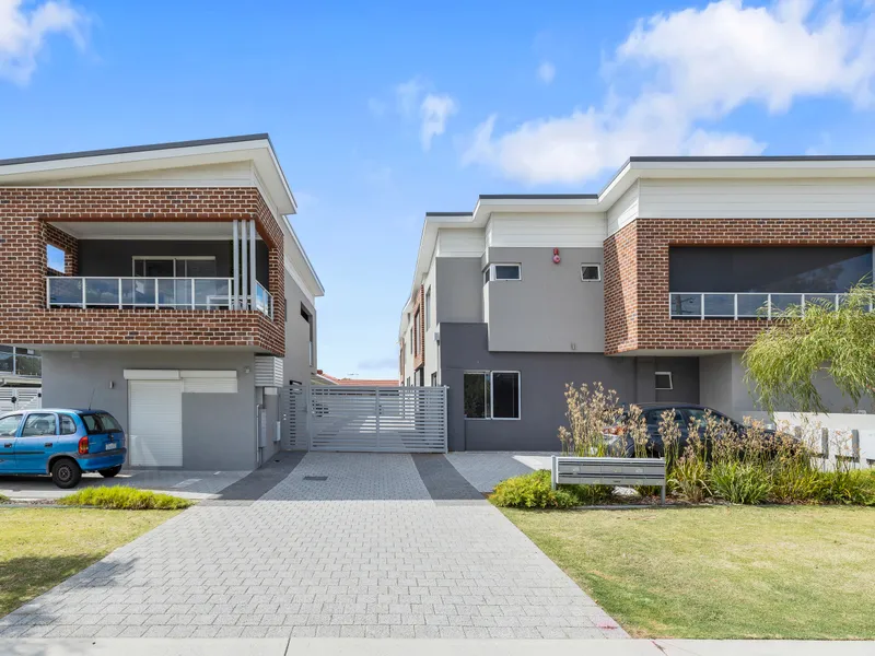 THE ULTIMATE IN MODERN STYLE AND CONVENIENCE!