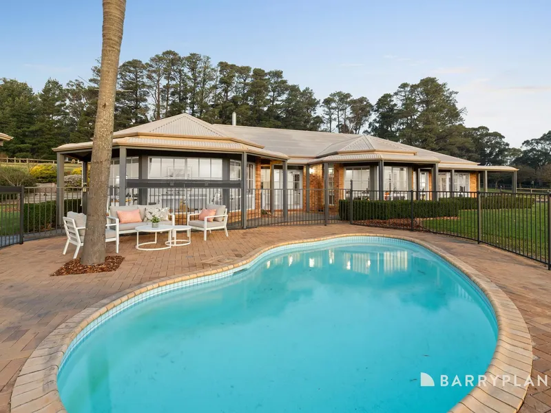 PRISTINE LIFESTYLE PROPERTY ON AN IMPRESSIVE 22 ACRES