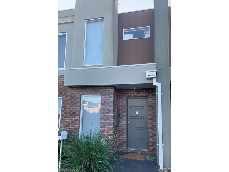 Perfectly positioned 2 bedroom townhouse in a quite location