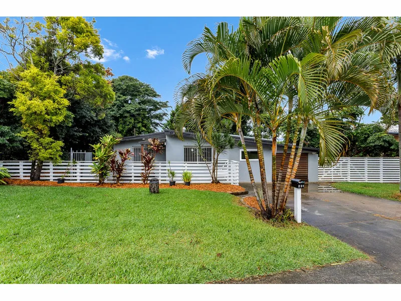 RENOVATED LOWSET FAMILY HOME IN CENTRAL LOCATION!!