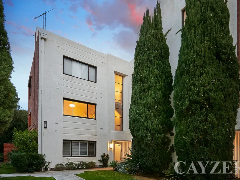 Art Deco charm in a stunning beachside complex