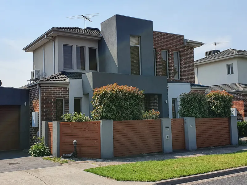 SPECTACULAR MODERN TOWN RESIDENCE