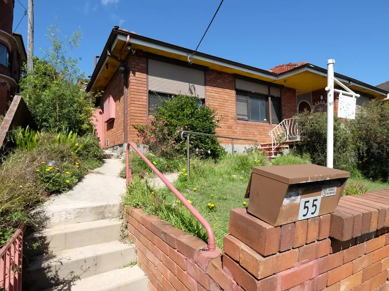 Two Bedroom house with automatic garage