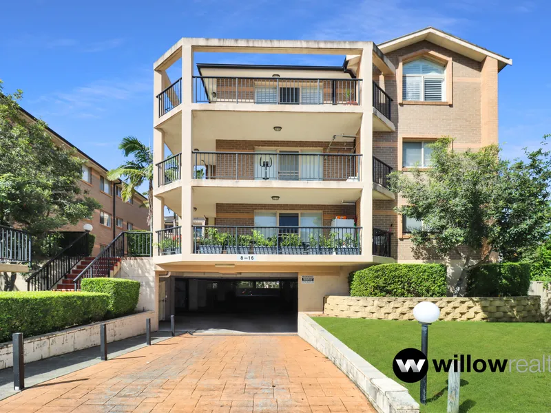 Beautifully Renovated Top Floor Apartment!