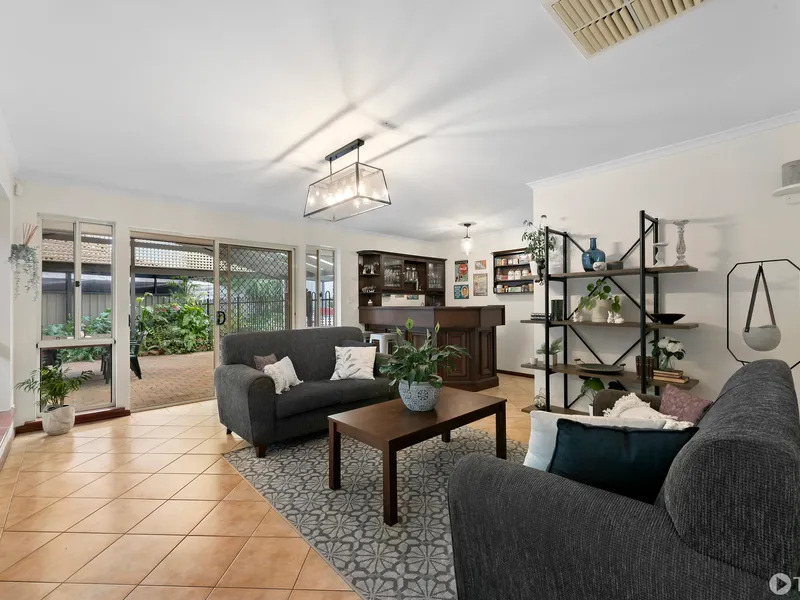 Stunning Entertainer Dressed To Impress!