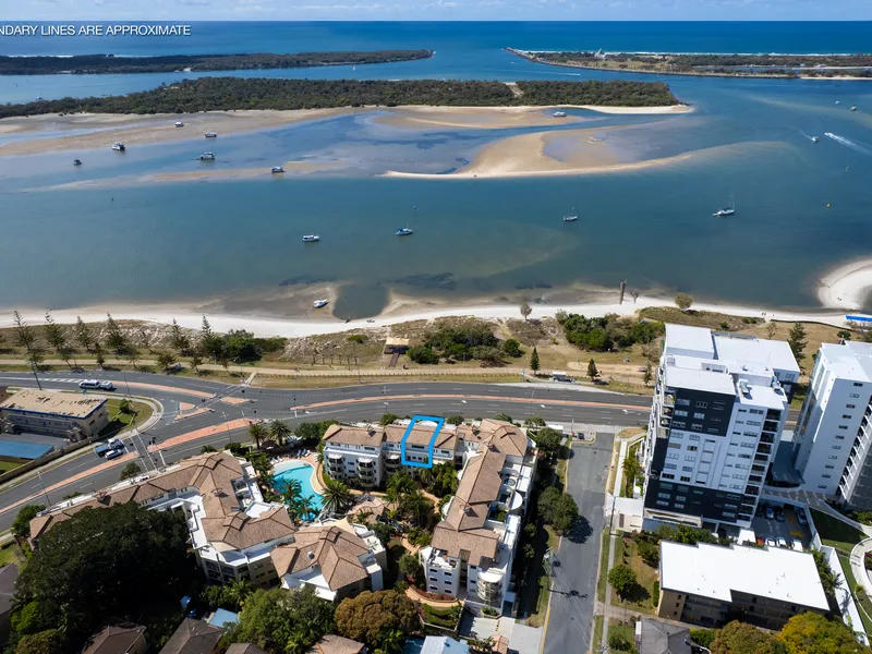Uninterrupted Broadwater Views!!!