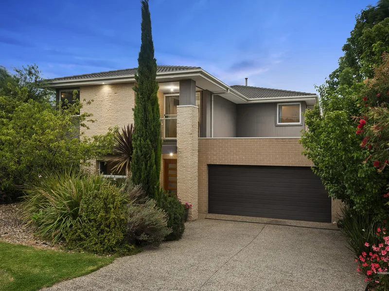 BAY VIEWS ! GREAT DESIGN, GENEROUS PROPORTIONS......FABULOUS!