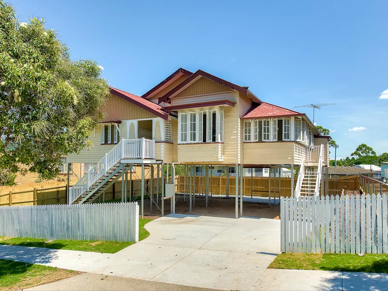 LARGE CHARMING FAMILY HOME – RAISED & READY TO MOVE IN!