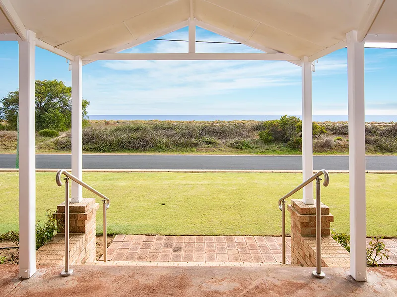 Bay views from Busselton Jetty to Dunsborough
