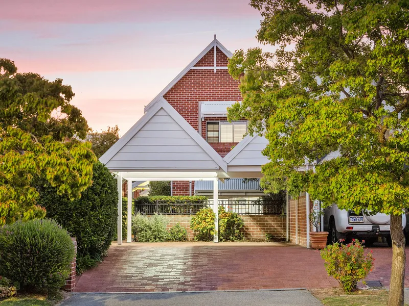 Enchanting, Central & Easy Care
