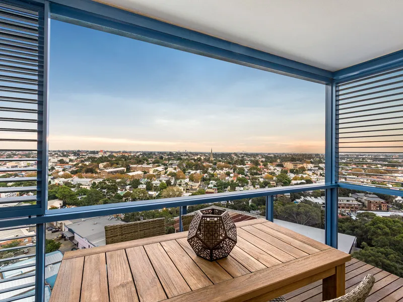 Luxurious City Quarter living, fabulous views and facilities