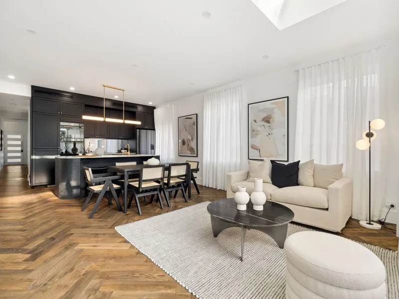 Contemporary Coastal Entertainer
