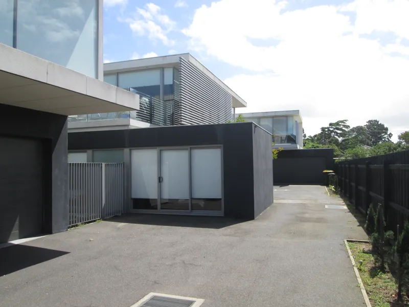Modern 3 Bedroom Beach Front Townhouse!
