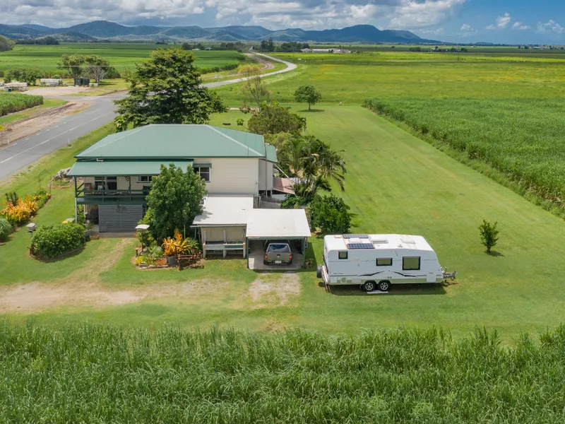 Beautiful Queenslander Close To Town