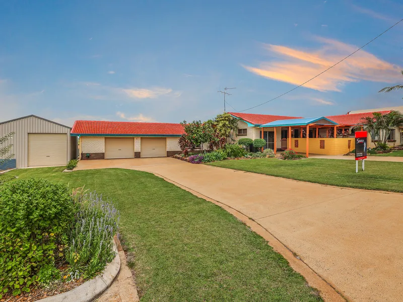 HUGE HOME, DOUBLE BLOCK, NO REAR NEIGHBOURS, PICTURESQUE VIEWS