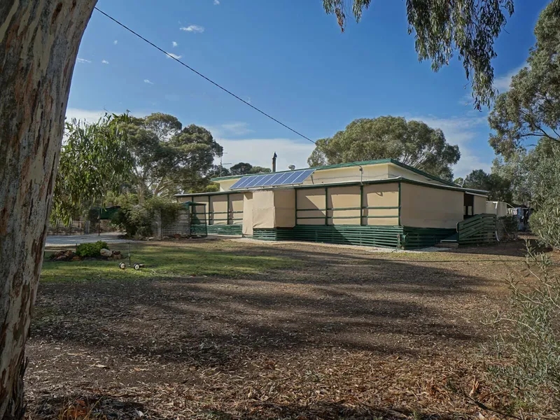 ATTENTION PREPPERS THIS IS THE PERFECT PROPERTY 1.5HRS TO MELBOURNE! Water Tick! Solar Tick! Private Road Tick!