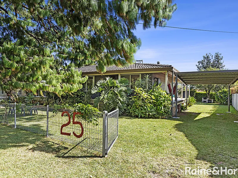 IDYLLIC LAKESIDE COTTAGE