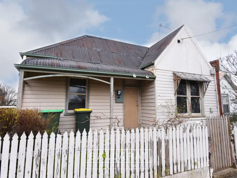 THREE BEDROOM COTTAGE NEAR LAKE WENDOUREE
