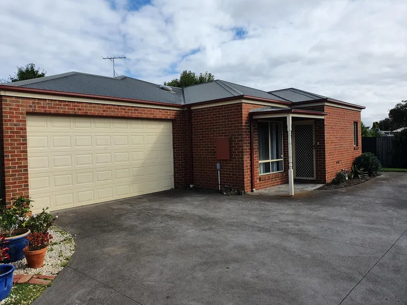 Spacious Unit Close to Town Centre