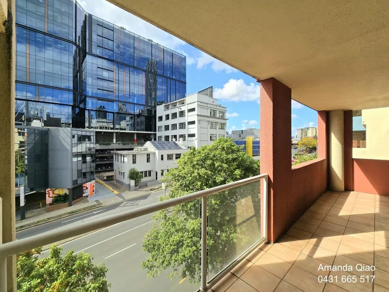 Resort-Style 2-Bedroom Apartment in the Heart of Brisbane CBD