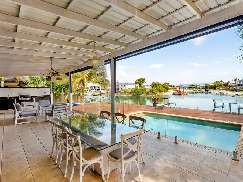 Furnished- Amazing Wide Waterfront Just Metres From Main River