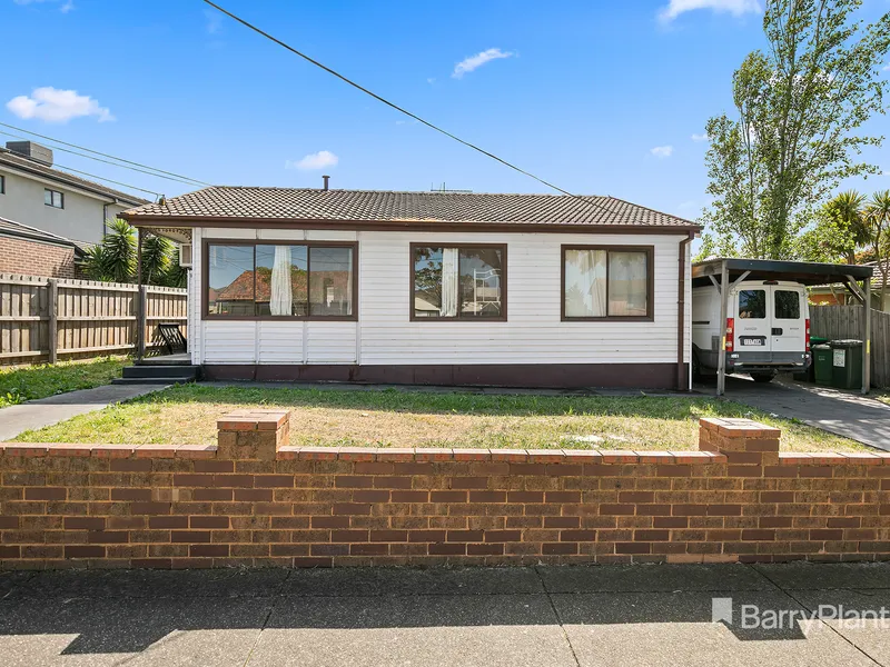 Neat and Tidy First Home or Investment.