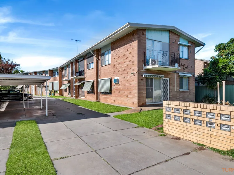 BARGAIN BUYING! Ground floor, vacant and ready to renovate now. Too good to miss!